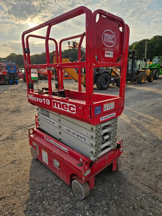 2018 MEC MICRO 19 Scissor Lift