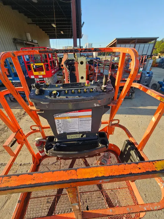 2016 JLG E400AJPN Articulating Boom Lift