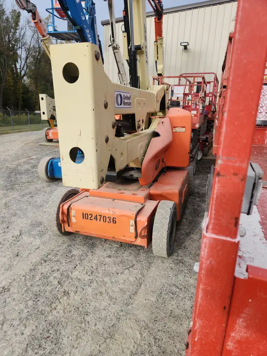 2014 JLG E400AJPN Articulating Boom Lift