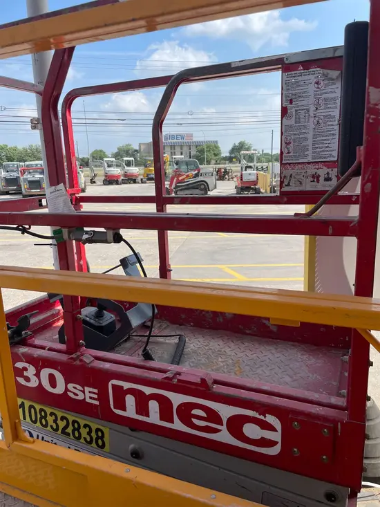 2018 MEC 1330SE Scissor Lift