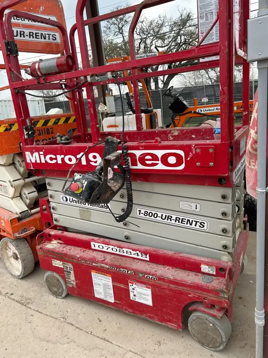 2018 MEC MICRO 19 Scissor Lift