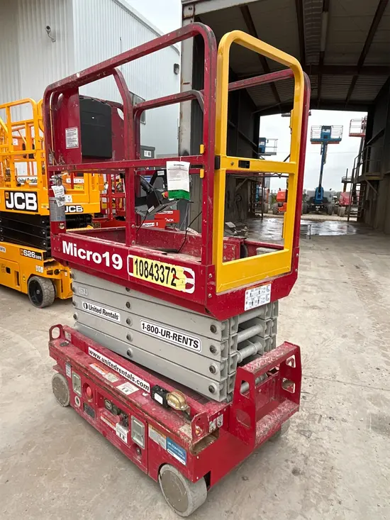 2018 MEC MICRO 19 Scissor Lift