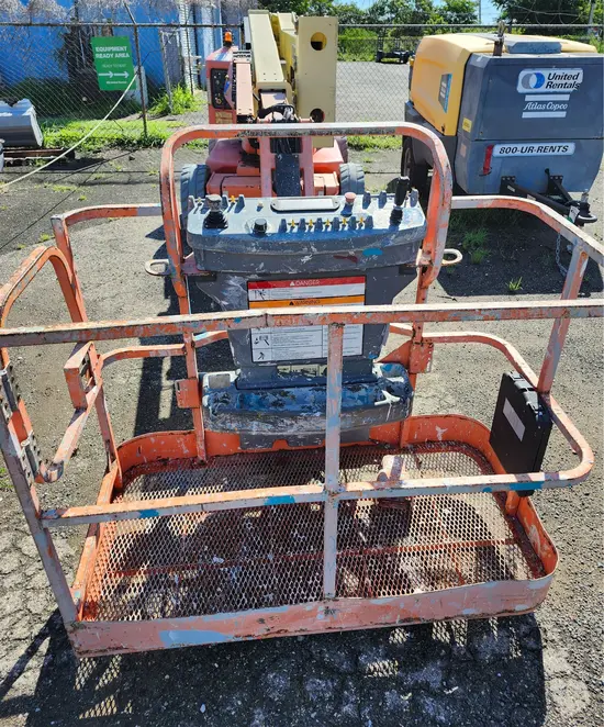 2013 JLG E400AJP Articulating Boom Lift