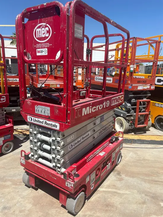2018 MEC MICRO 19 Scissor Lift