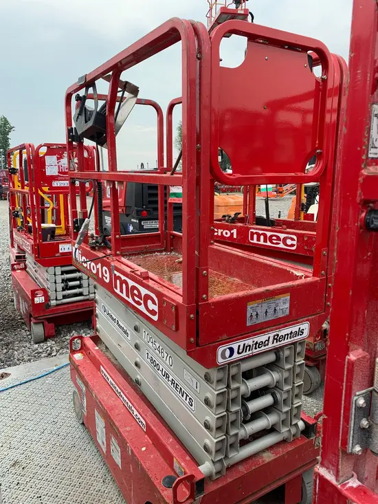 2019 MEC MICRO 19 Scissor Lift