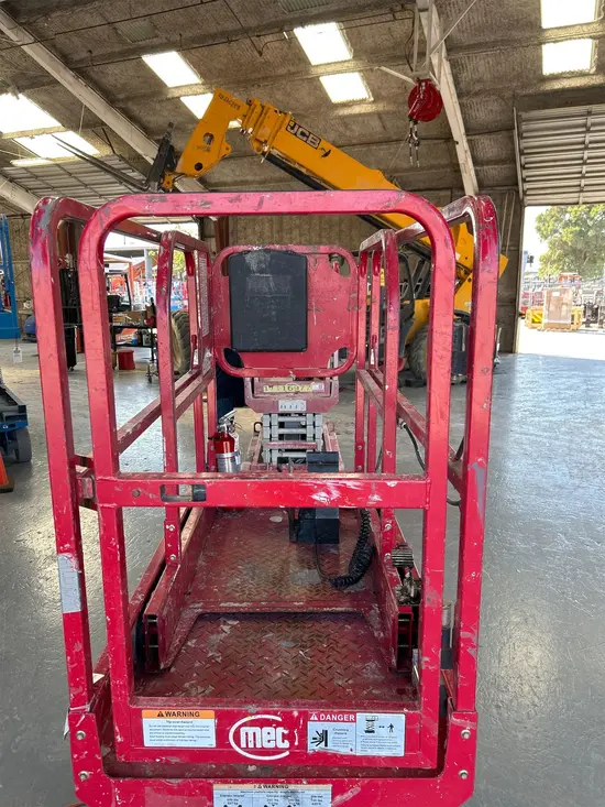 2018 MEC MICRO 19 Scissor Lift