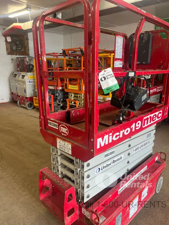 2018 MEC MICRO 19 Scissor Lift