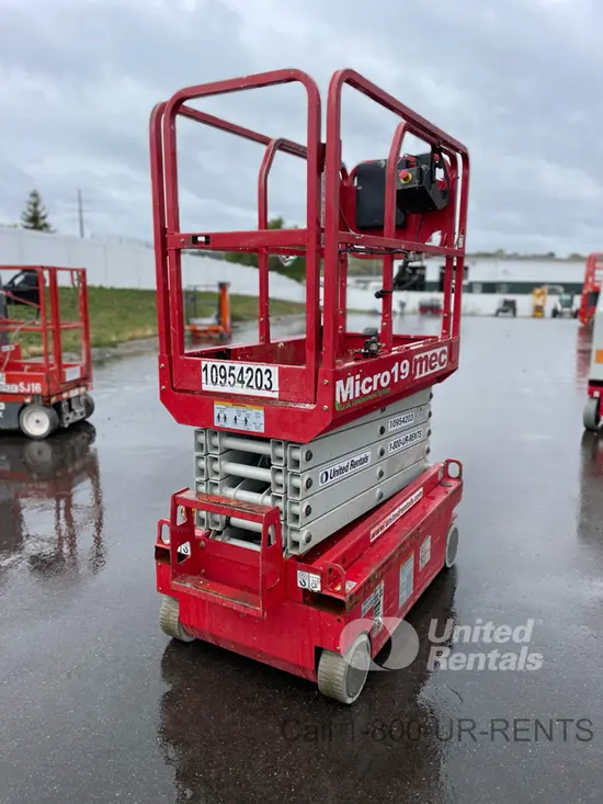 2019 MEC MICRO 19 Scissor Lift