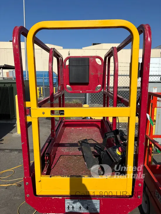 2018 MEC MICRO 19 Scissor Lift