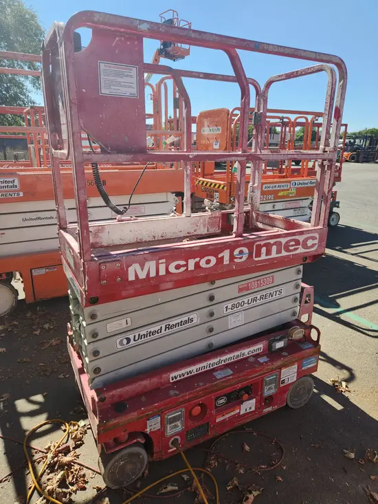 2018 MEC MICRO 19 Scissor Lift