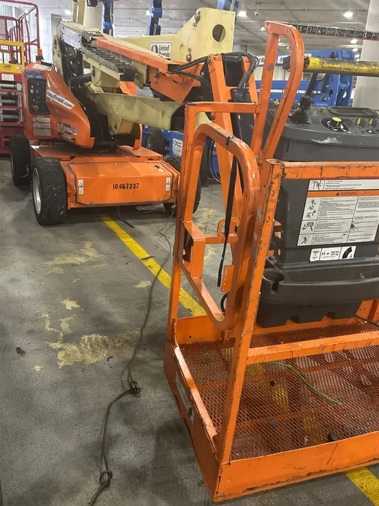 2016 JLG E450AJ Articulating Boom Lift