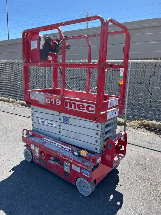 2018 MEC MICRO 19 Scissor Lift