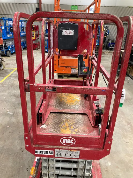 2018 MEC MICRO 19 Scissor Lift