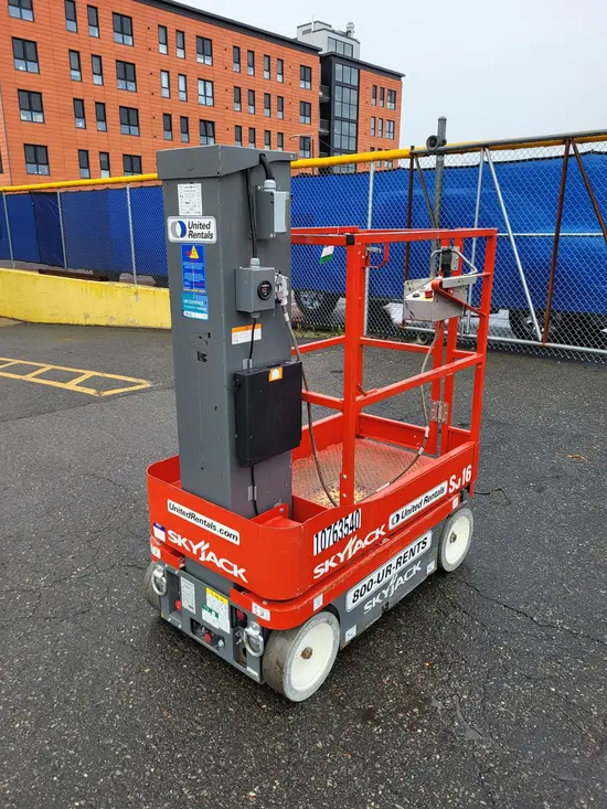 2018 Skyjack SJ16 Self-Propelled One-Person Lift