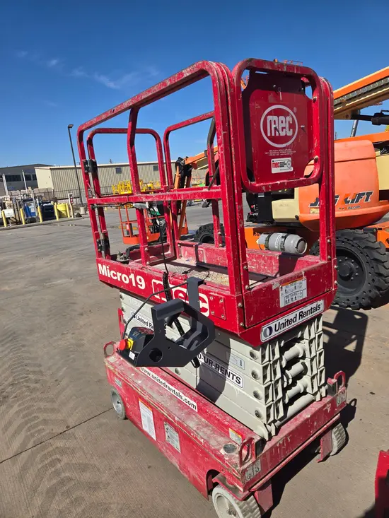 2018 MEC MICRO 19 Scissor Lift