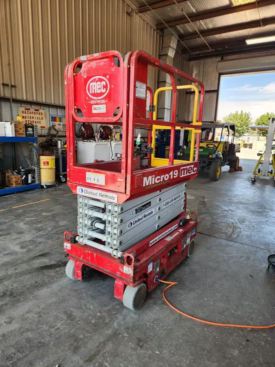 2019 MEC MICRO 19 Scissor Lift