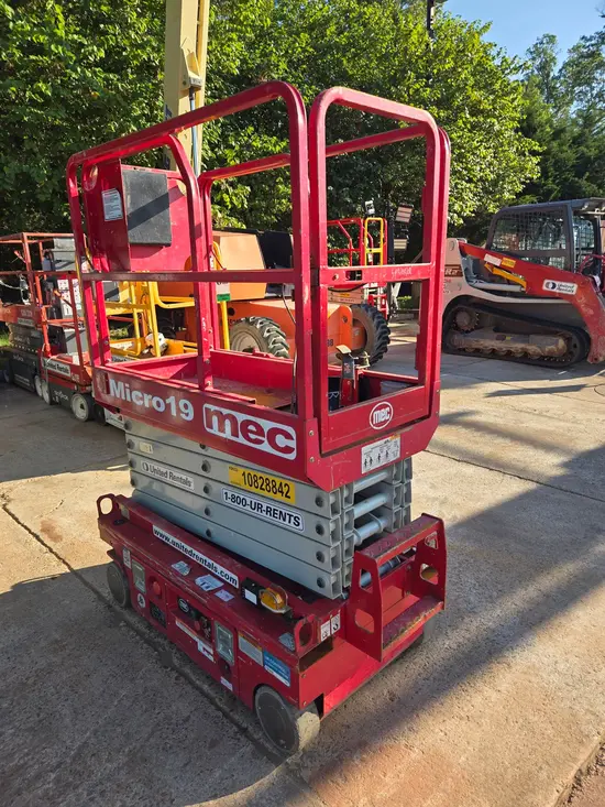 2018 MEC MICRO 19 Scissor Lift