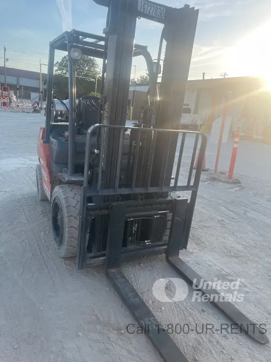 2018 Toyota 8FGU30 Warehouse Forklift