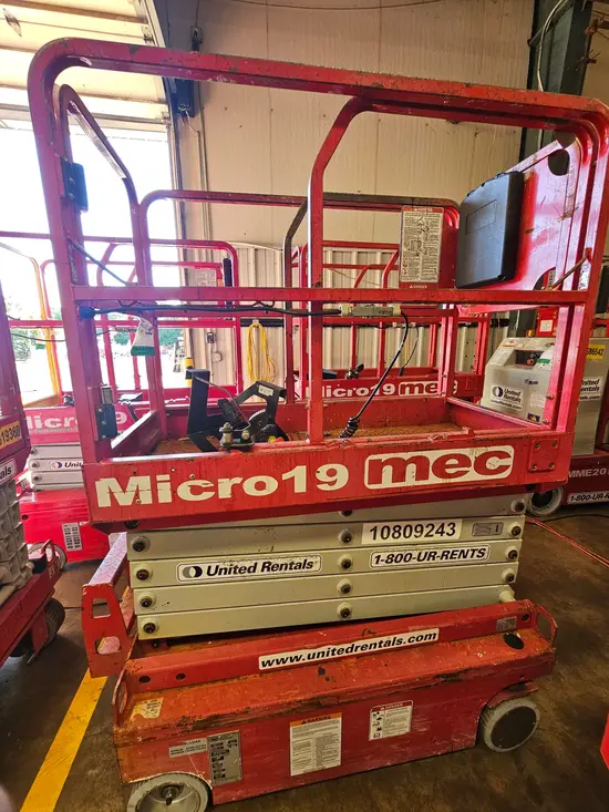 2018 MEC MICRO 19 Scissor Lift