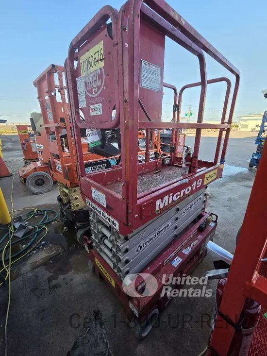 2019 MEC MICRO 19 Scissor Lift