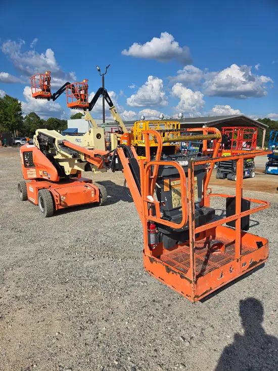 2017 JLG E400AJPN Articulating Boom Lift