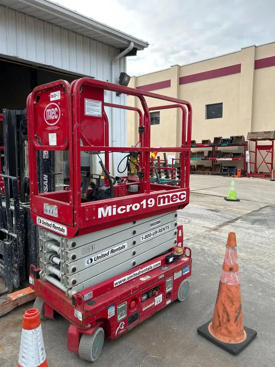 2018 MEC MICRO 19 Scissor Lift