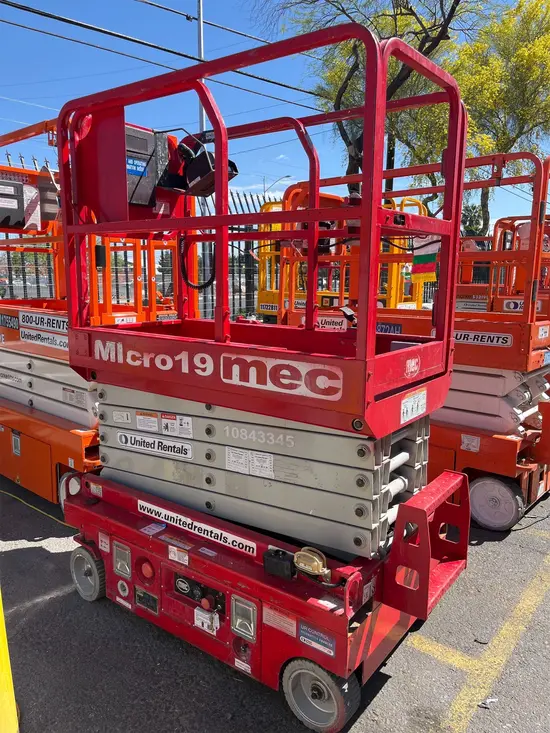2018 MEC MICRO 19 Scissor Lift
