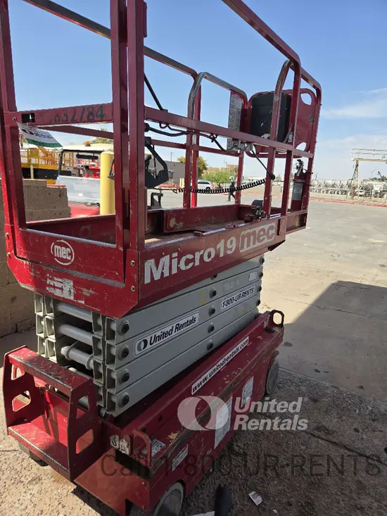 2018 MEC MICRO 19 Scissor Lift