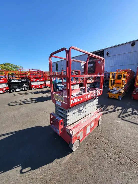 2018 MEC MICRO 19 Scissor Lift
