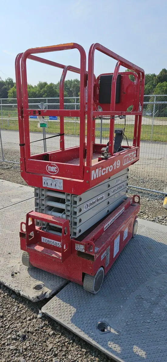 2018 MEC MICRO 19 Scissor Lift