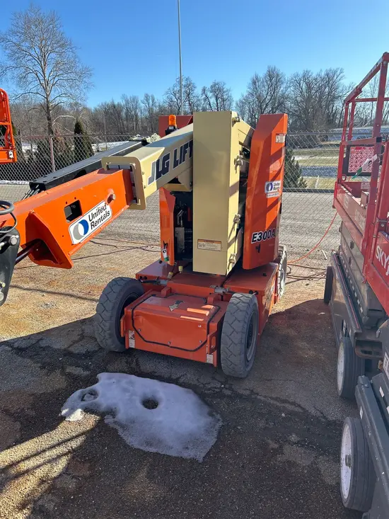 2018 JLG E300AJP Articulating Boom Lift