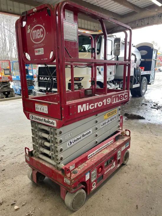 2018 MEC MICRO 19 Scissor Lift