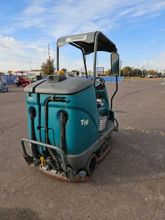 2019 Tennant T-16 Sweeper