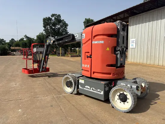 2018 Skyjack SJ30ARJE Articulating Boom Lift
