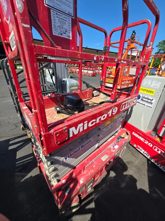 2018 MEC MICRO 19 Scissor Lift