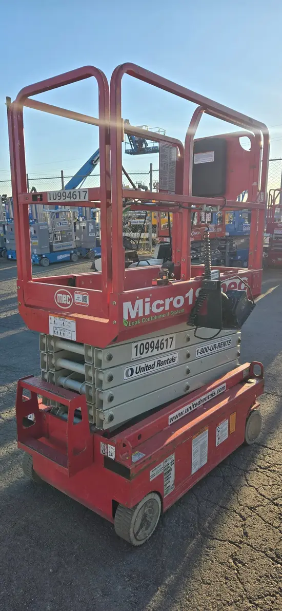 2019 MEC MICRO 19 Scissor Lift