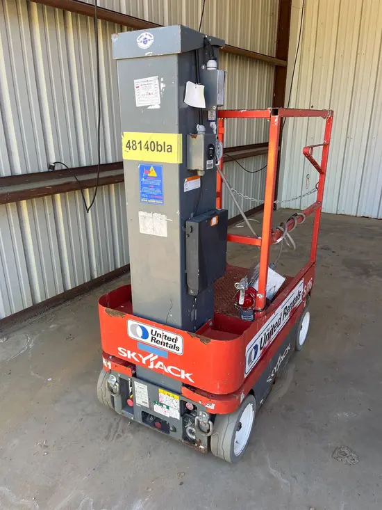 2017 Skyjack SJ16 Self-Propelled One-Person Lift