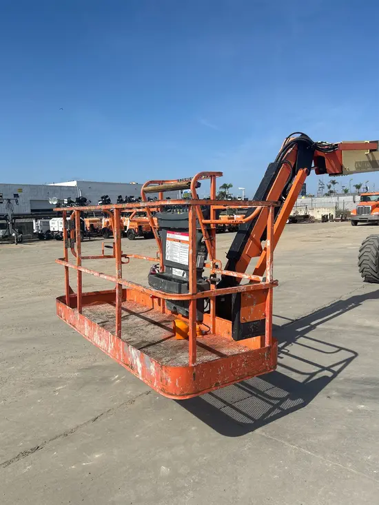 2017 JLG 800AJ Articulating Boom Lift
