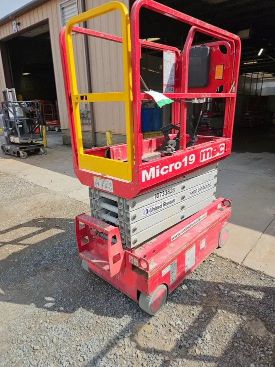 2018 MEC MICRO 19 Scissor Lift