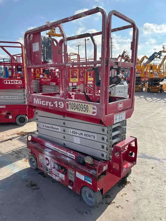 2018 MEC MICRO 19 Scissor Lift