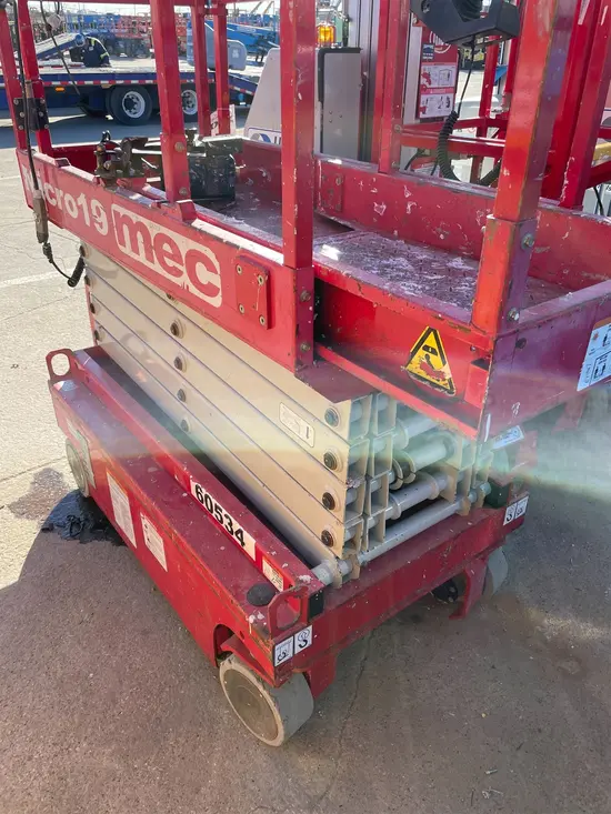 2018 MEC MICRO 19 Scissor Lift
