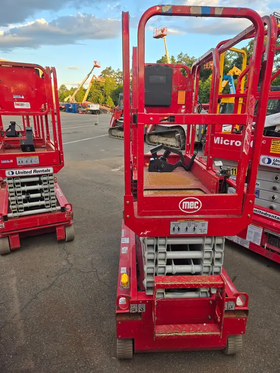 2018 MEC MICRO 19 Scissor Lift