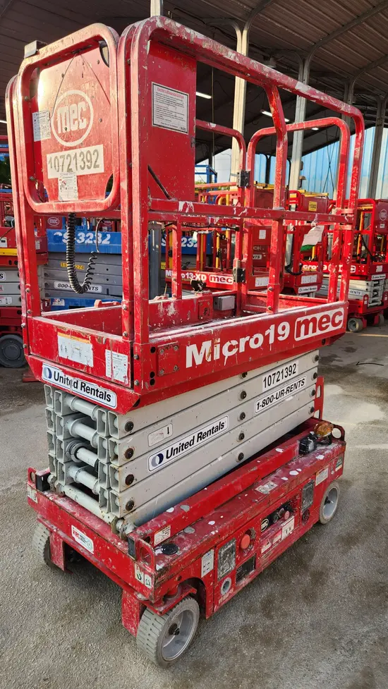 2018 MEC MICRO 19 Scissor Lift