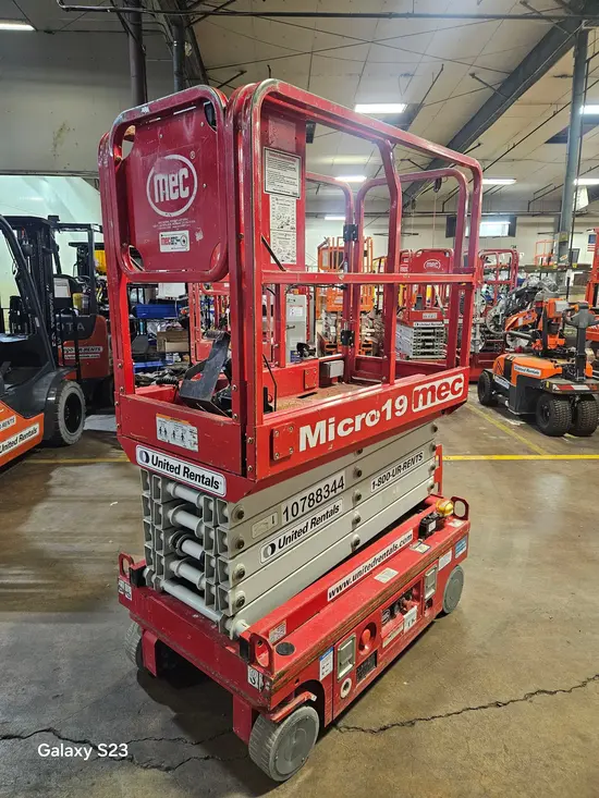 2018 MEC MICRO 19 Scissor Lift