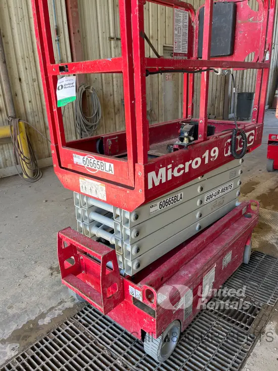 2018 MEC MICRO 19 Scissor Lift