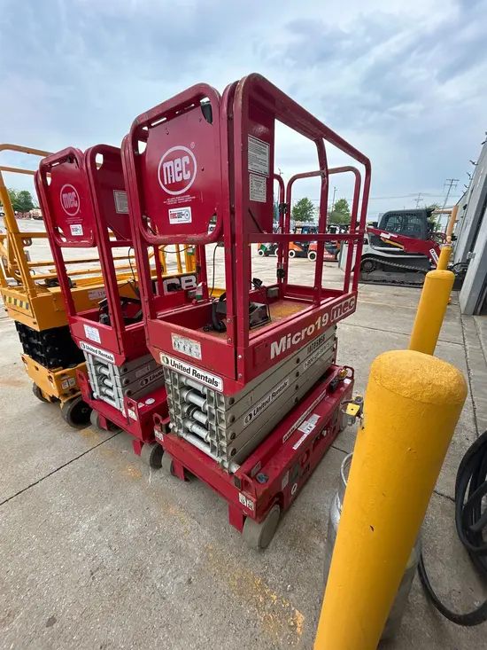 2018 MEC MICRO 19 Scissor Lift