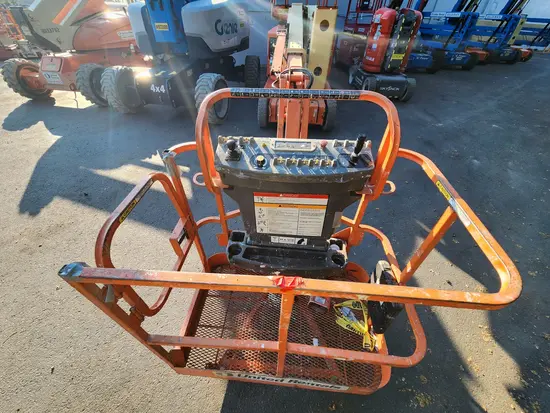 2011 JLG E400AJPN Articulating Boom Lift