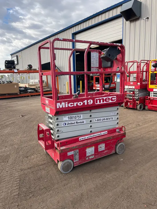2018 MEC MICRO 19 Scissor Lift