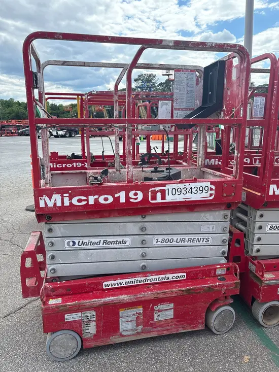 2019 MEC MICRO 19 Scissor Lift