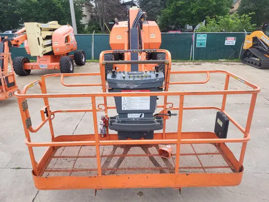 2017 JLG 800AJ Articulating Boom Lift